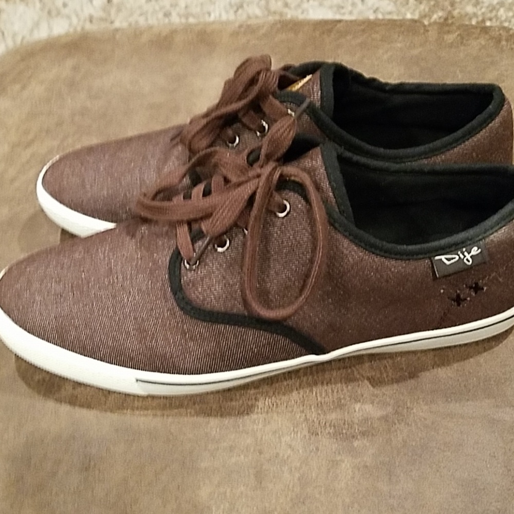 Size 13 Dige California canvas sneaker
